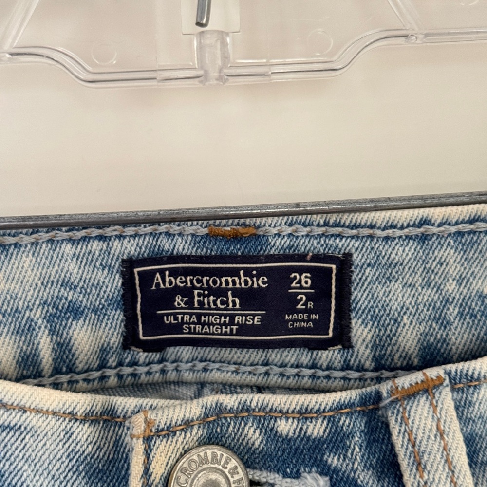 A&F Ultra High Rise Straight Jean - Picture 5 of 8